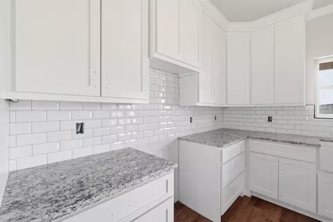 Kitchen - 916 Bratton Rd, Lonoke, AR 72086 photo 4 of 5
