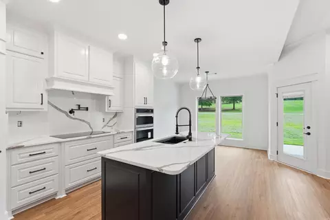 Kitchen - 9 Moonlight Dr, Morrilton, AR 72110 photo 2 of 5