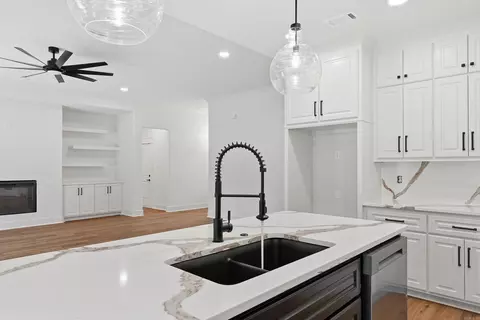 Kitchen - 9 Moonlight Dr, Morrilton, AR 72110 photo 4 of 5