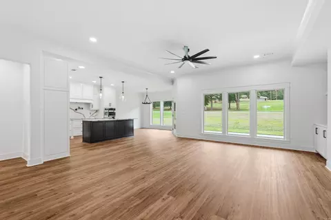 Living - 9 Moonlight Dr, Morrilton, AR 72110 photo 1 of 4