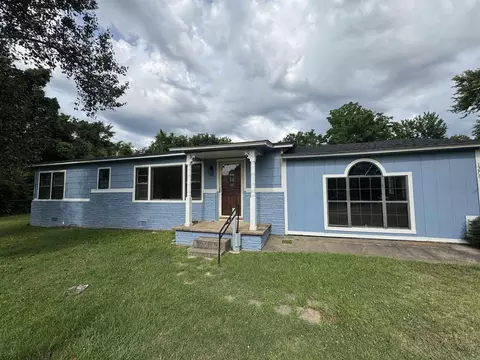 1209 N 3rd St, Ozark, AR 72949