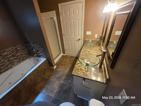 Bath - 1718 Eagle Point Way, Benton, AR 72015 photo 2 of 2