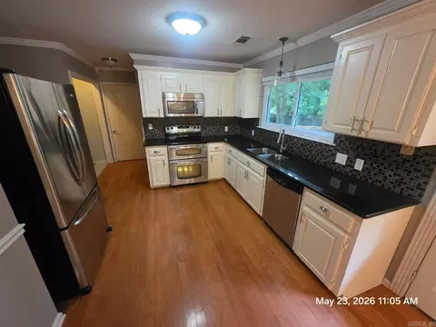 Kitchen - 1718 Eagle Point Way, Benton, AR 72015 photo 1 of 2