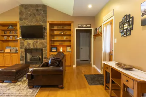 Entry Way - 683 Hwy 321, Beebe, AR 72012 photo 1 of 2