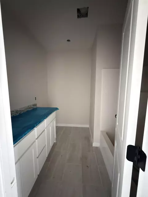 Bath - 507 Madeleine Cir, Austin, AR 72007 photo 1 of 2
