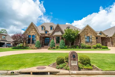 352 Arlington Park Ct, Hot Springs, AR 71901