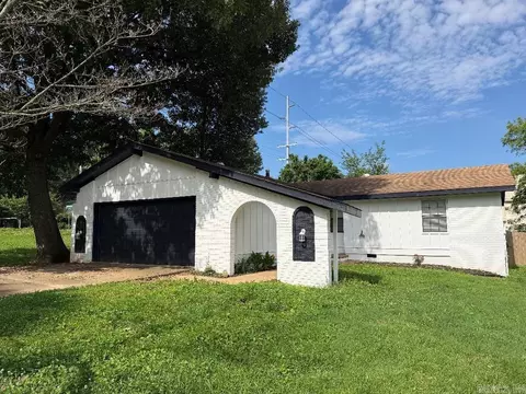 2020 Cenwood, Jonesboro, AR 72401