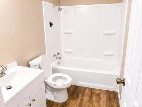 Bath - 1908 Edmar Dr, Pine Bluff, AR 71603 photo 1 of 1
