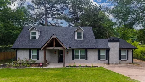 28 Arcadia Cir, Bryant, AR 72022