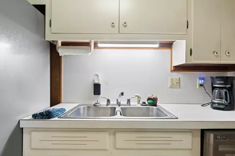 Kitchen - 14 Hunters Cv, Pine Bluff, AR 71603 photo 2 of 5