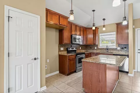 Kitchen - 1007 Clinton Ct, Alexander, AR 72002 photo 3 of 4
