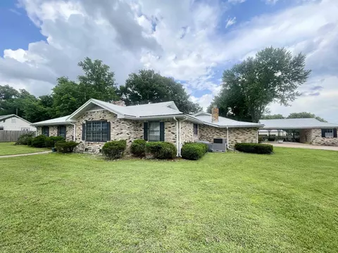 111 Oak St, Salem, AR 72576