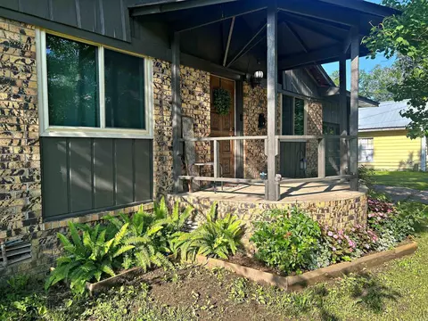 802 E Maple St, Gurdon, AR 71743 photo 4