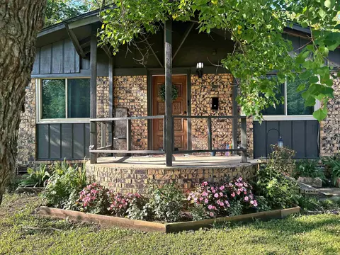 802 E Maple St, Gurdon, AR 71743 photo 2