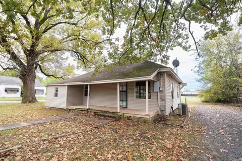 807 Walnut St, Conway, AR 72032