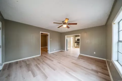 Living - 807 Walnut St, Conway, AR 72032 photo 2 of 3