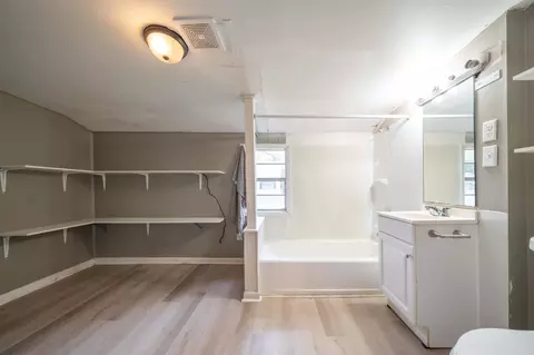 Bath - 807 Walnut St, Conway, AR 72032 photo 3 of 3