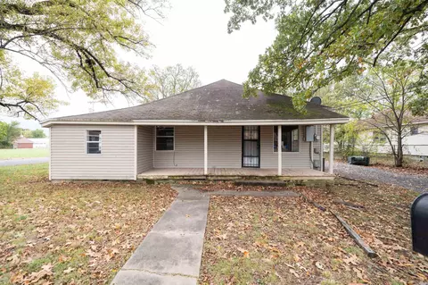 Exterior - 807 Walnut St, Conway, AR 72032 photo 2 of 2
