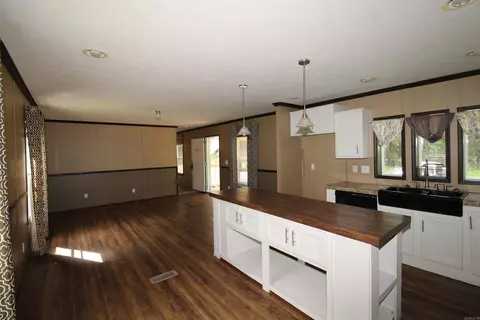 Living - 2230 Grant County Road 29, Pine Bluff, AR 71603 photo 4 of 4