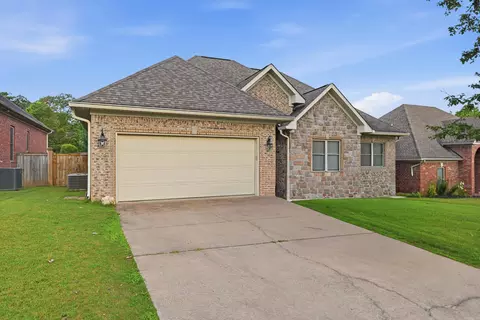 7426 Peach Blossom Dr, Benton, AR 72019