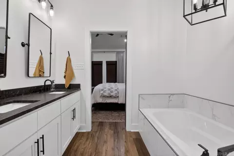 Bath - 616 Hiram Dr, Bauxite, AR 72011 photo 1 of 3