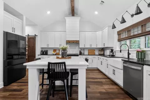 Kitchen - 616 Hiram Dr, Bauxite, AR 72011 photo 1 of 4