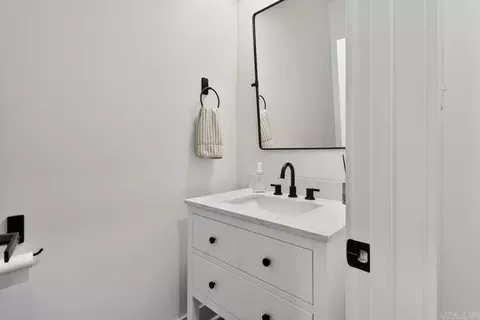 Bath - 616 Hiram Dr, Bauxite, AR 72011 photo 2 of 3