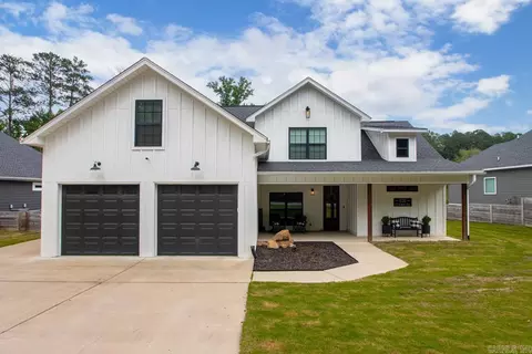 616 Hiram Dr, Bauxite, AR 72011