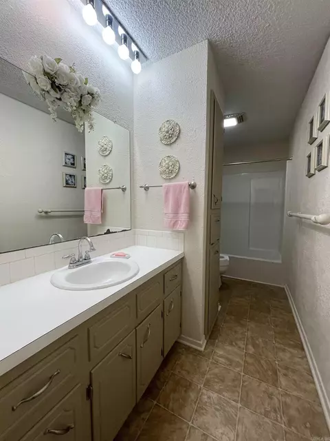 Bath - 2709 Doris, Mena, AR 71953 photo 1 of 4
