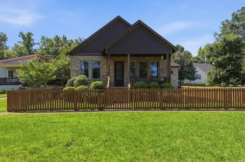 608 Cottage Ln, Benton, AR 72019