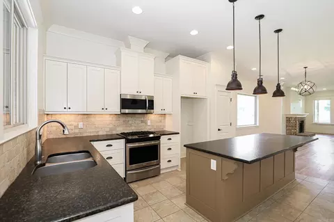 Kitchen - 608 Cottage Ln, Benton, AR 72019 photo 3 of 3