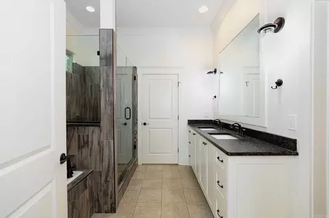 Bath - 608 Cottage Ln, Benton, AR 72019 photo 1 of 3