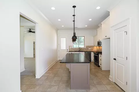Entry Way - 608 Cottage Ln, Benton, AR 72019 photo 1 of 2
