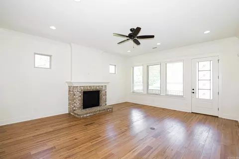 Living - 608 Cottage Ln, Benton, AR 72019 photo 1 of 6