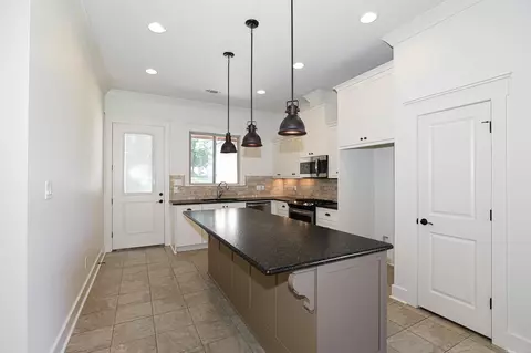 Kitchen - 608 Cottage Ln, Benton, AR 72019 photo 1 of 3