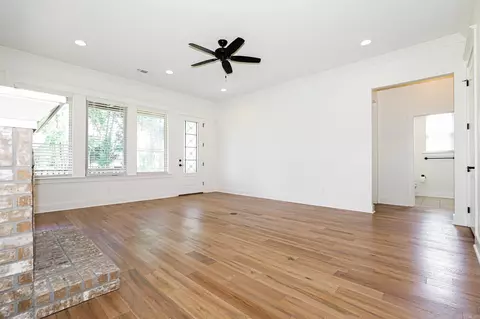 Living - 608 Cottage Ln, Benton, AR 72019 photo 3 of 6