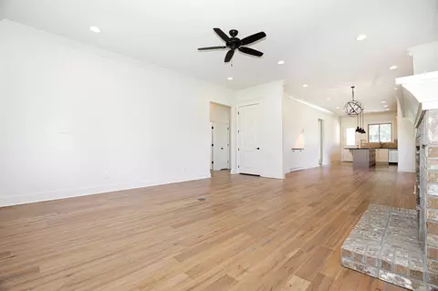 Living - 608 Cottage Ln, Benton, AR 72019 photo 4 of 6