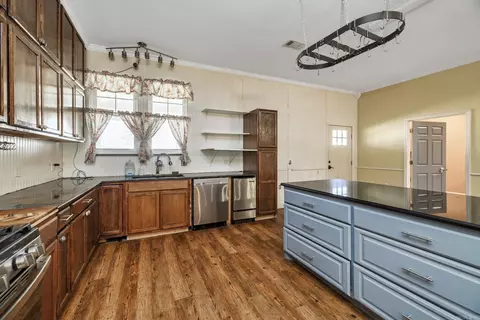 Kitchen - 125 Boyette Loop Loop, Malvern, AR 72104 photo 3 of 3