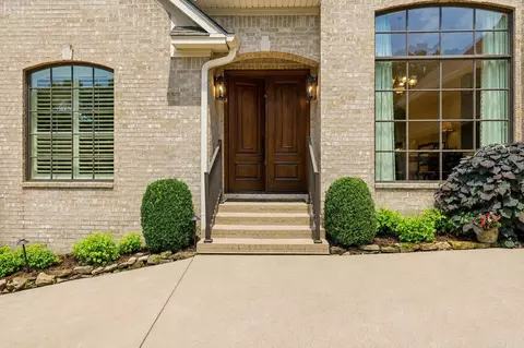 8 Carriage Ct, Little Rock, AR 72211