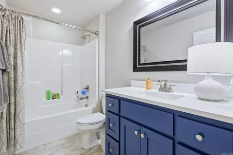 Bath - 2613 Aberdeen Dr, Bryant, AR 72019 photo 7 of 8