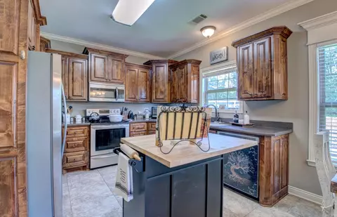 Kitchen - 104 Bob White Cv, Beebe, AR 72012 photo 2 of 5