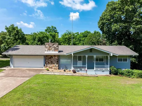 1 Mishemokwa Dr, Cherokee Village, AR 72529