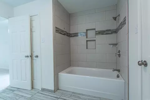Bath - 1110 Arbor Cv, Benton, AR 72015 photo 2 of 3