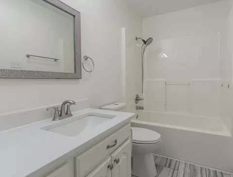 Bath - 1110 Arbor Cv, Benton, AR 72015 photo 3 of 3