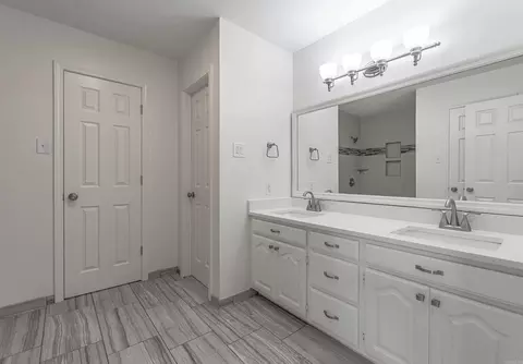 Bath - 1110 Arbor Cv, Benton, AR 72015 photo 1 of 3