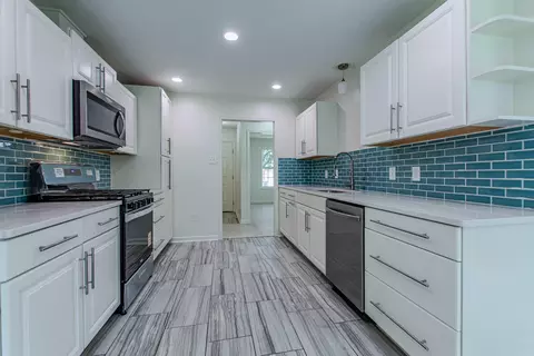 Kitchen - 1110 Arbor Cv, Benton, AR 72015 photo 4 of 8