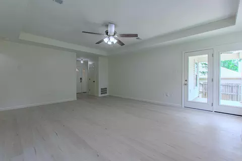 Living - 1110 Arbor Cv, Benton, AR 72015 photo 6 of 8