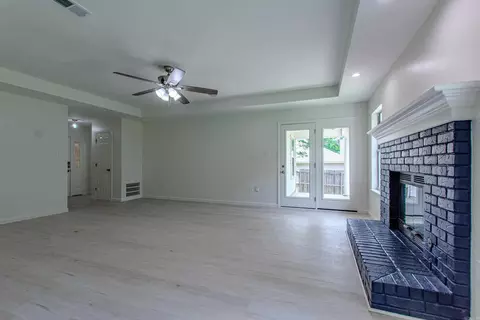 Living - 1110 Arbor Cv, Benton, AR 72015 photo 4 of 8