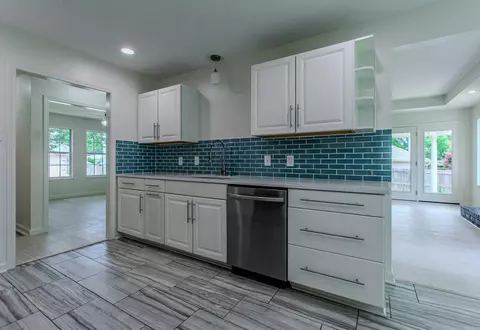 Kitchen - 1110 Arbor Cv, Benton, AR 72015 photo 7 of 8