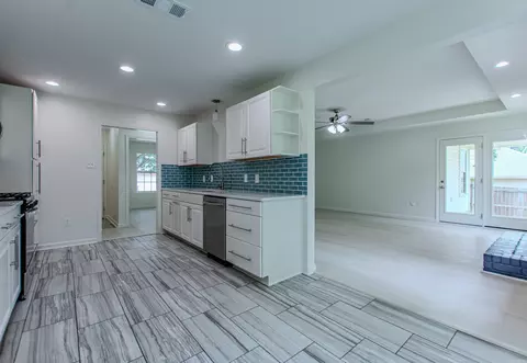 Kitchen - 1110 Arbor Cv, Benton, AR 72015 photo 3 of 8